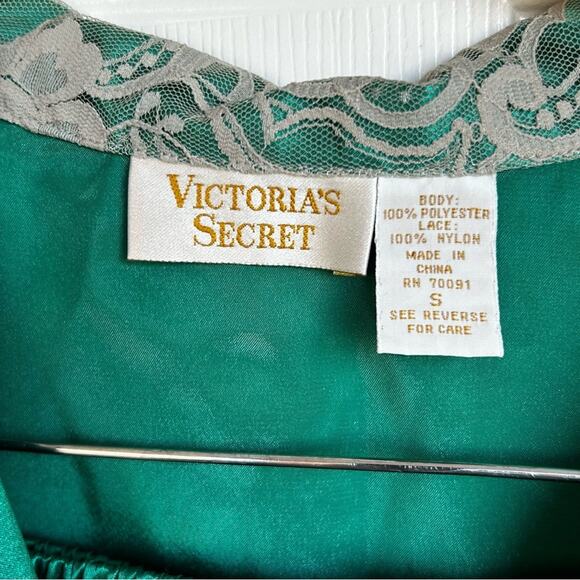 Victoria’s Secret Green 2 Piece Vintage Gold Label Pajama Set - Picture 6 of 7